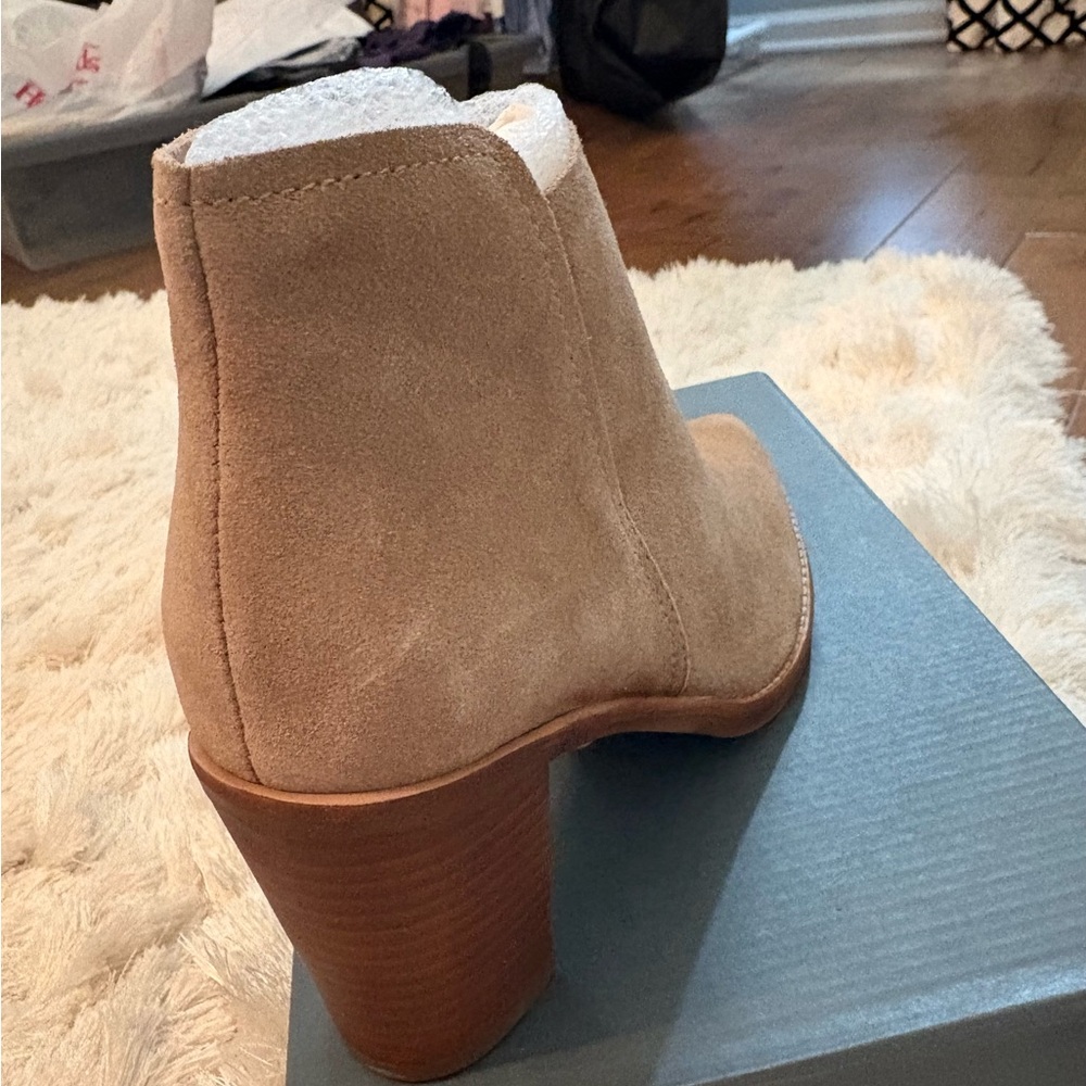 Women's Dolce Vita Tan Ankle Boots - Picture 4 of 5